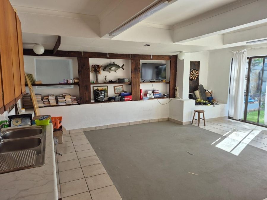 4 Bedroom Property for Sale in Mossel Bay Central Western Cape